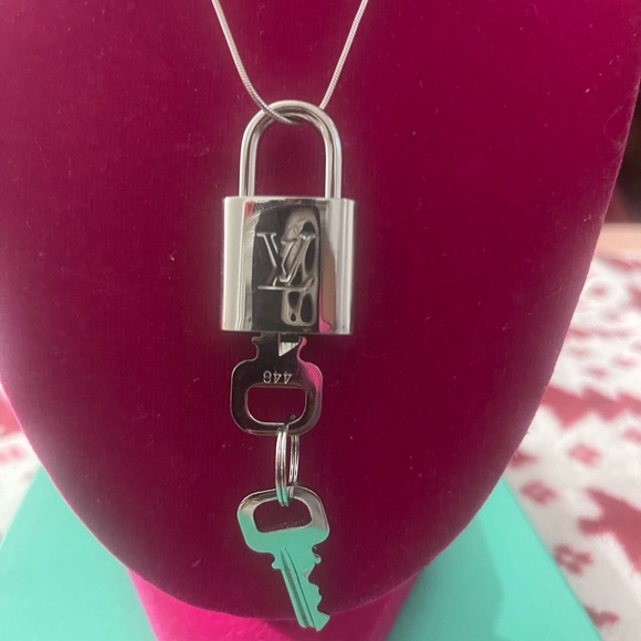 Sliver  lock with key #448 Silver 16” chain - Picture 4 of 8